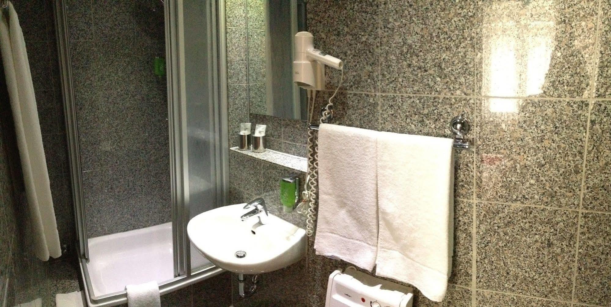 Hotel Heymann Кайзерслаутерн Екстериор снимка